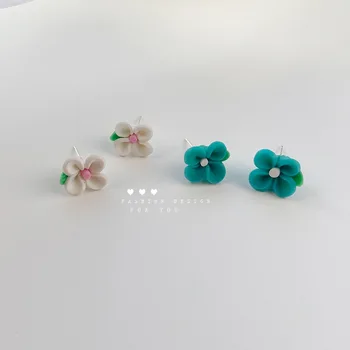 Minkštas molio auskarai patelė balta ir žalia gėlės paprastas rankų darbo auskarai švelnus vėjo saldus auskarai  5